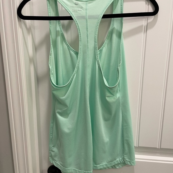 Two workout tanks - Picture 2 of 7